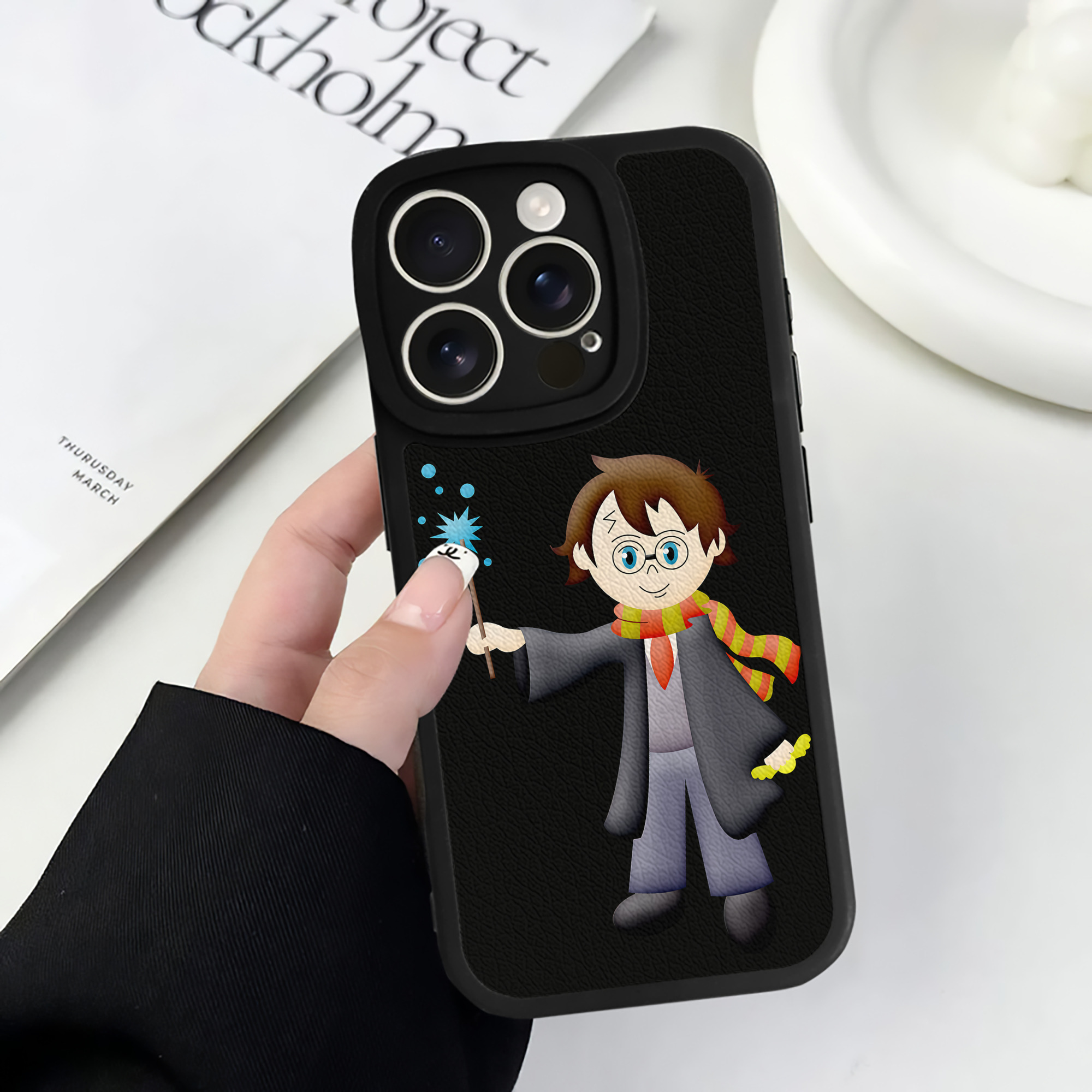 （画像用） Harry Potter ハリー・ポッターシリーズ 【iPhone 16シリーズ対応】シリコンスマホケース（レザー調） 材質：シリコン